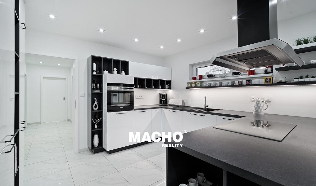 Prodej domu 220 m² s pozemkem 2 014 m², Soběslav – náhled fotky 2