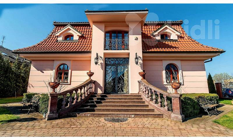 Prodej domu 256 m² s pozemkem 1 249 m²