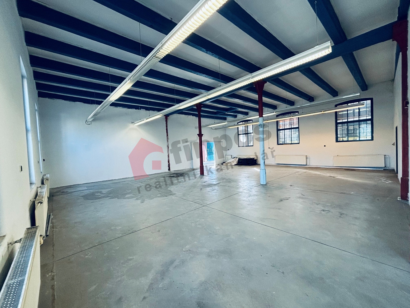 Pronájem skladovacích prostor 152 m²