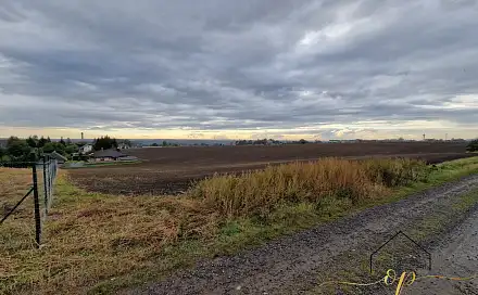 Prodej pole 8 534 m², Byšice, okres Mělník