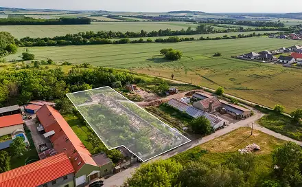 Prodej komerčního pozemku 3 250 m², Březí, okres Břeclav