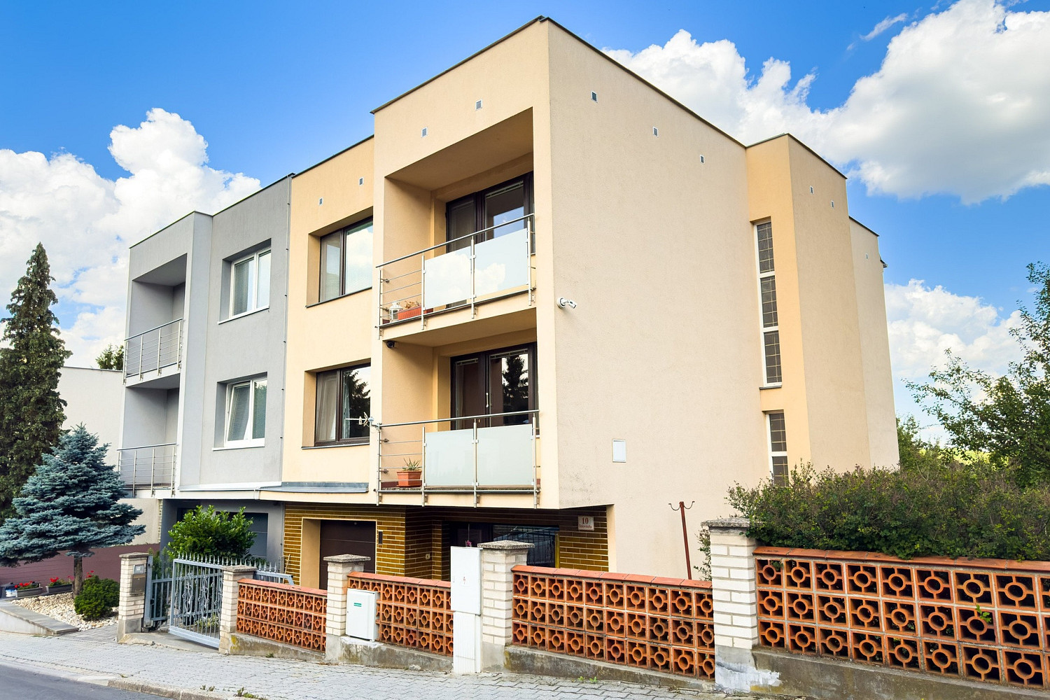 Prodej domu 245 m² s pozemkem 294 m²