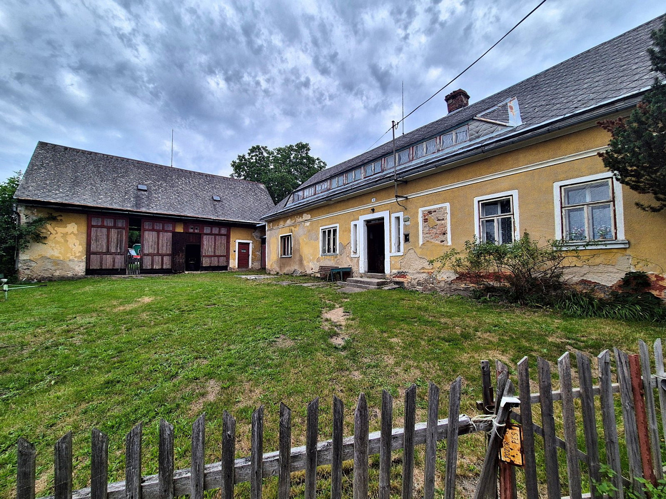 Prodej domu 312 m² s pozemkem 1 925 m²