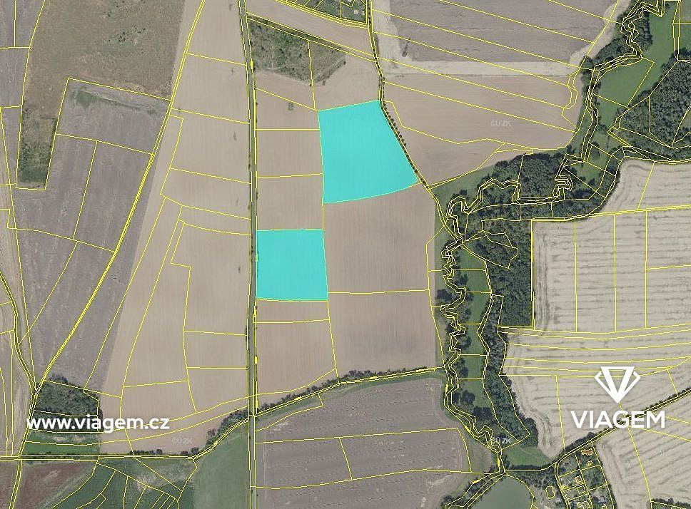 Prodej pole 2 466 m²