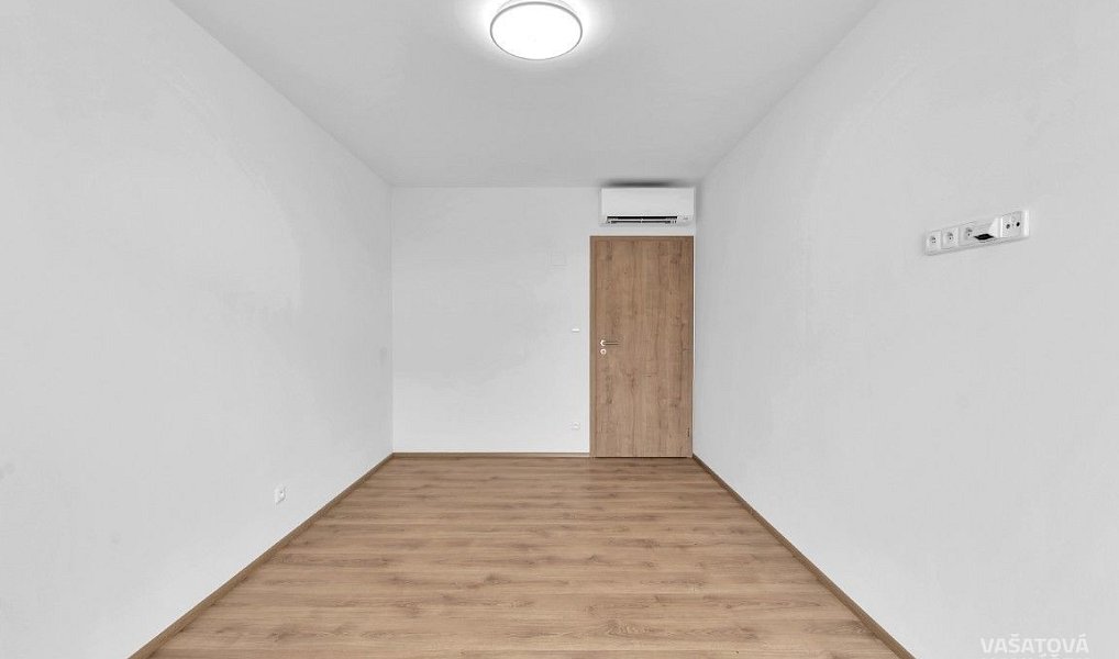Pronájem bytu 3+1 188 m², Hradec Králové – náhled fotky 16