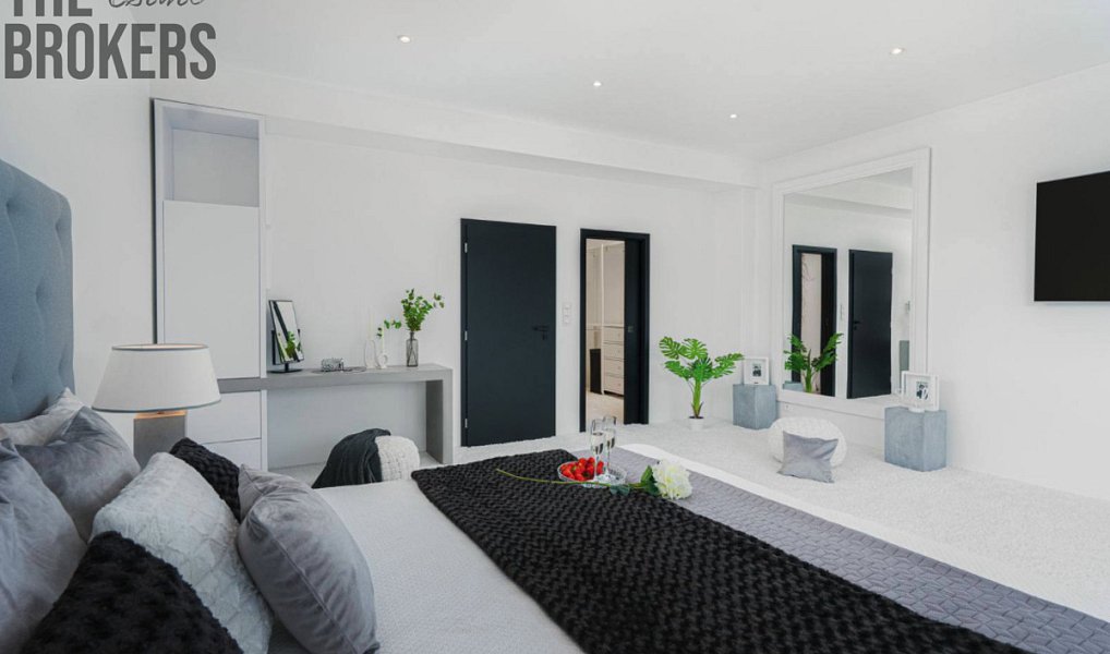 Pronájem bytu 4+kk 170 m², Praha – náhled fotky 11