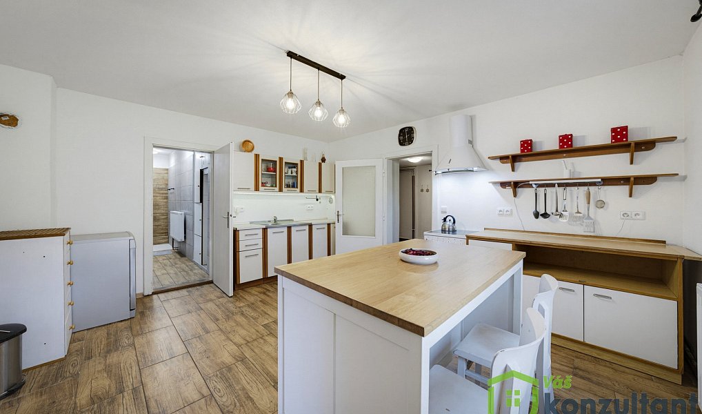 Prodej domu 225 m² s pozemkem 1 047 m², Měřín – náhled fotky 9