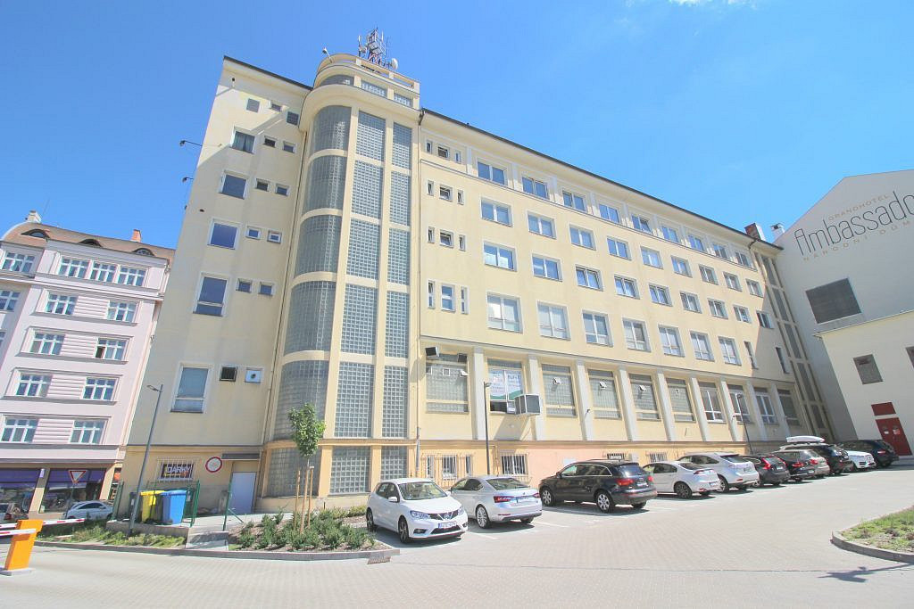 Pronájem kanceláře 372 m²