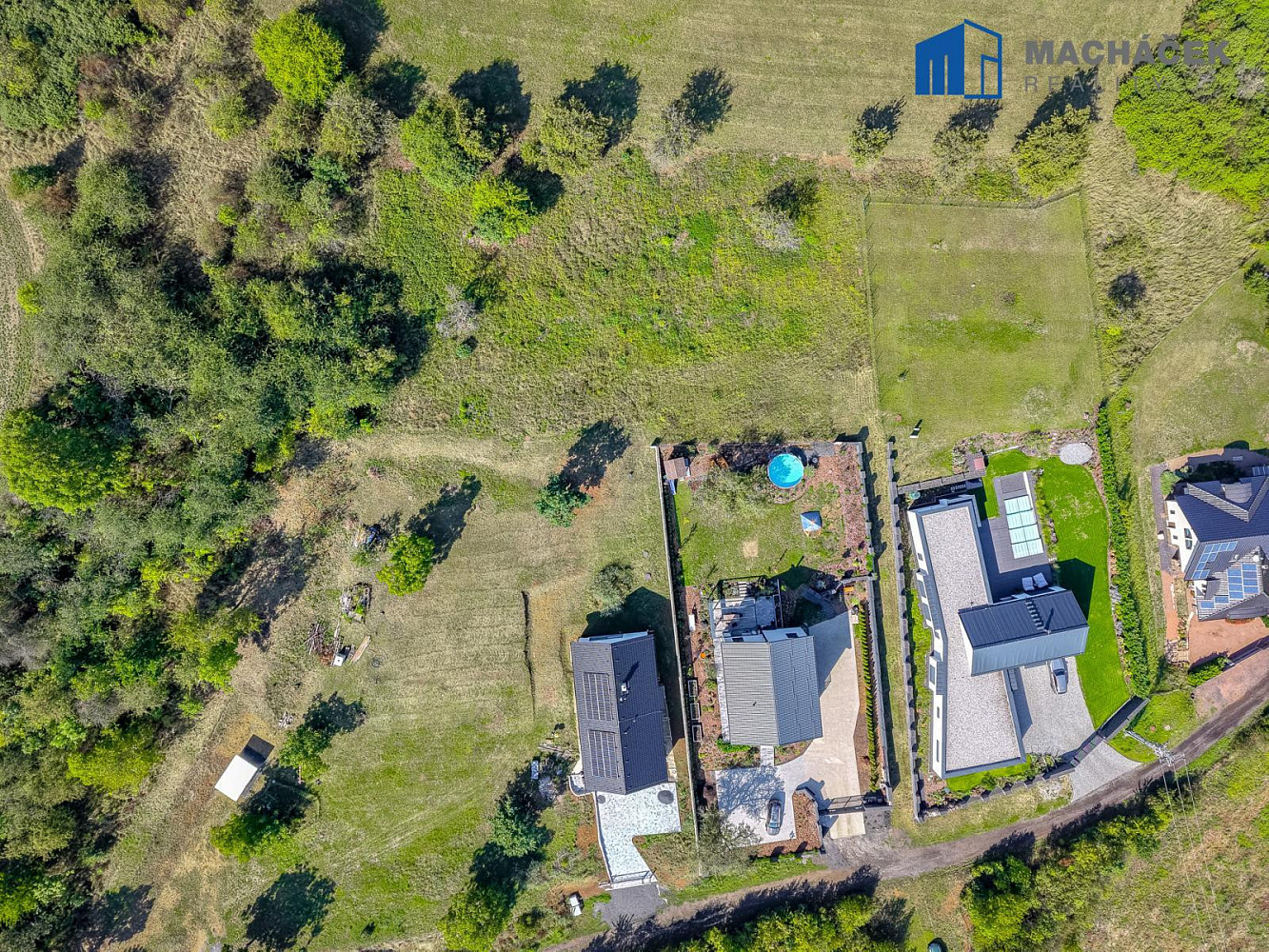 Prodej stavebního pozemku 3 240 m² – fotografie 2