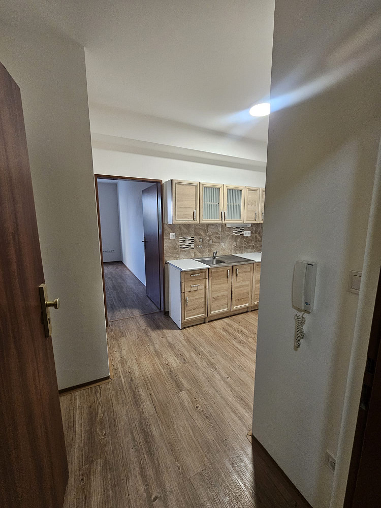 Pronájem bytu 2+kk 61 m² – fotografie 4