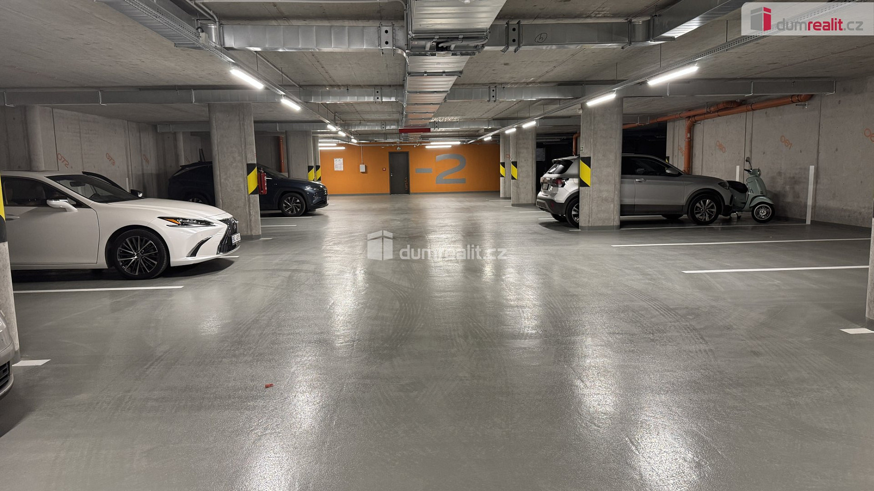 Garážové stání vč. el. přípojky pro el. auta p-5 u komína 369 — photo 5