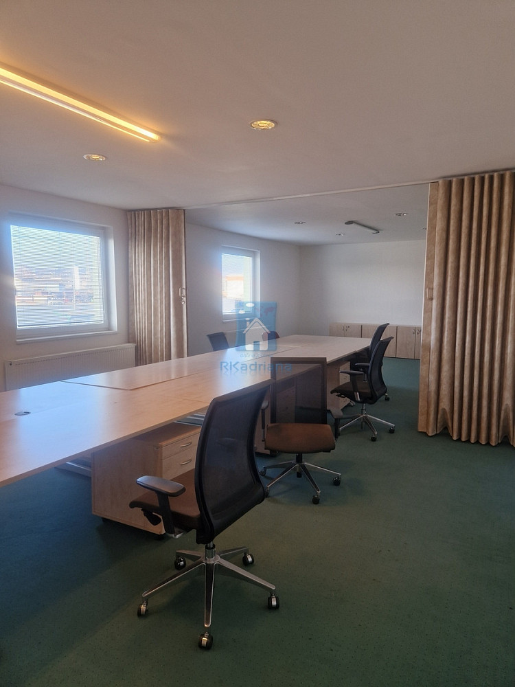 Pronájem kanceláře 114 m² – fotografie 2