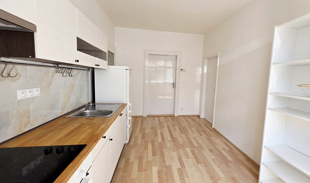Pronájem bytu 3+1 80 m², Plzeň – náhled fotky 2