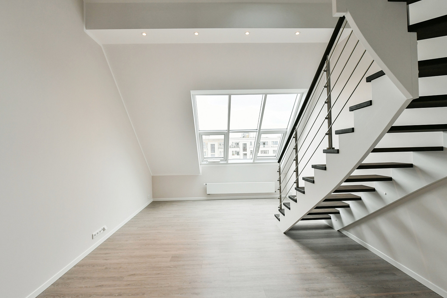 Pronájem bytu 4+kk 98 m² – fotografie 2
