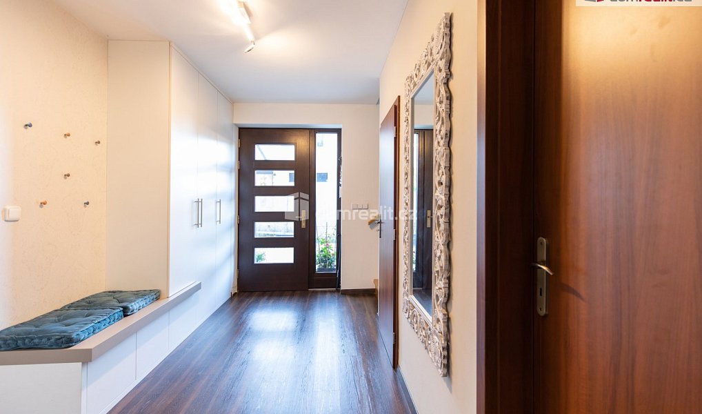 Prodej domu 249 m² s pozemkem 1 050 m², Praha – náhled fotky 8