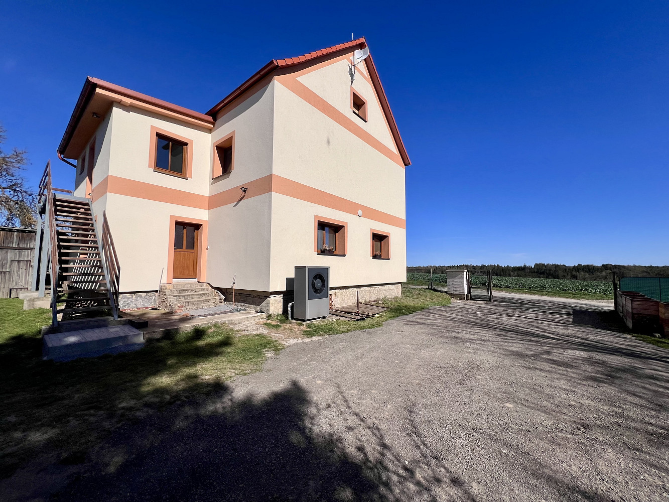 Pronájem bytu 3+1 73 m² – fotografie 2