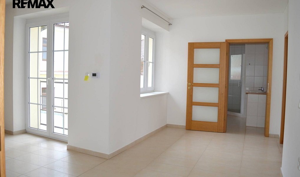 Pronájem bytu 4+1 130 m², Vimperk – náhled fotky 2