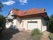 Pron�jem domu 200�m2 s pozemkem 683�m2