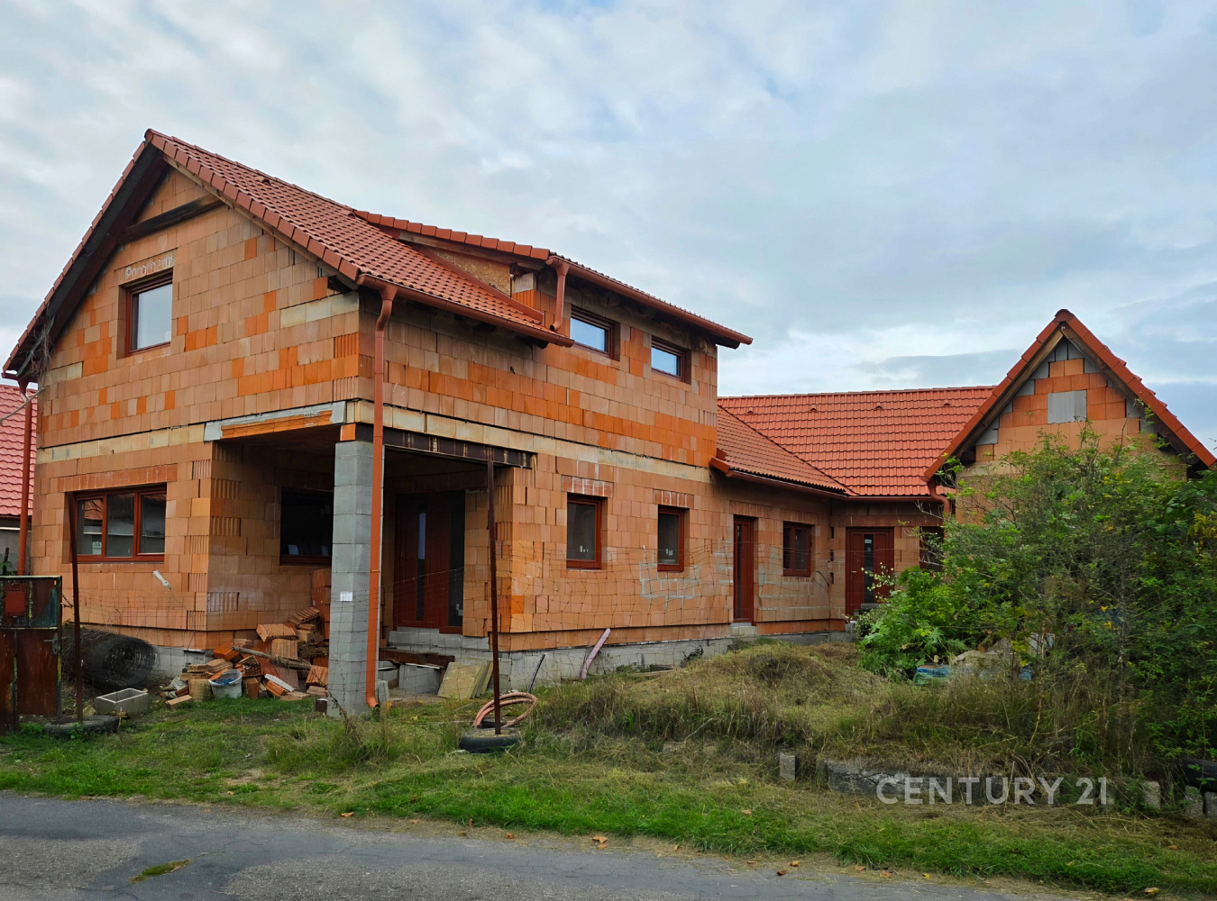 Prodej domu 233 m² s pozemkem 1 748 m² – fotografie 2