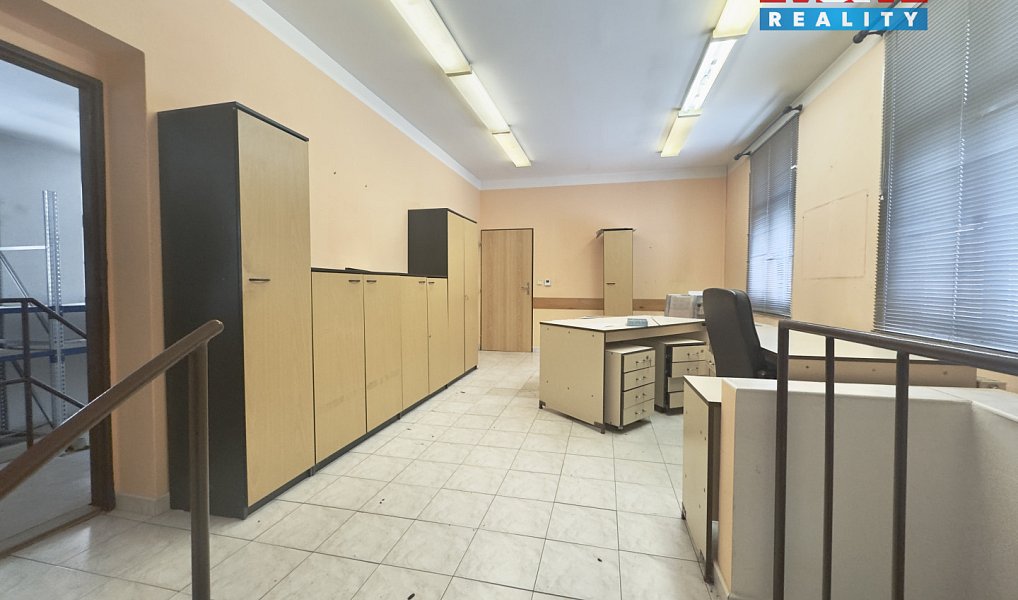Prodej skladovacích prostor 500 m², Dubí – náhled fotky 16