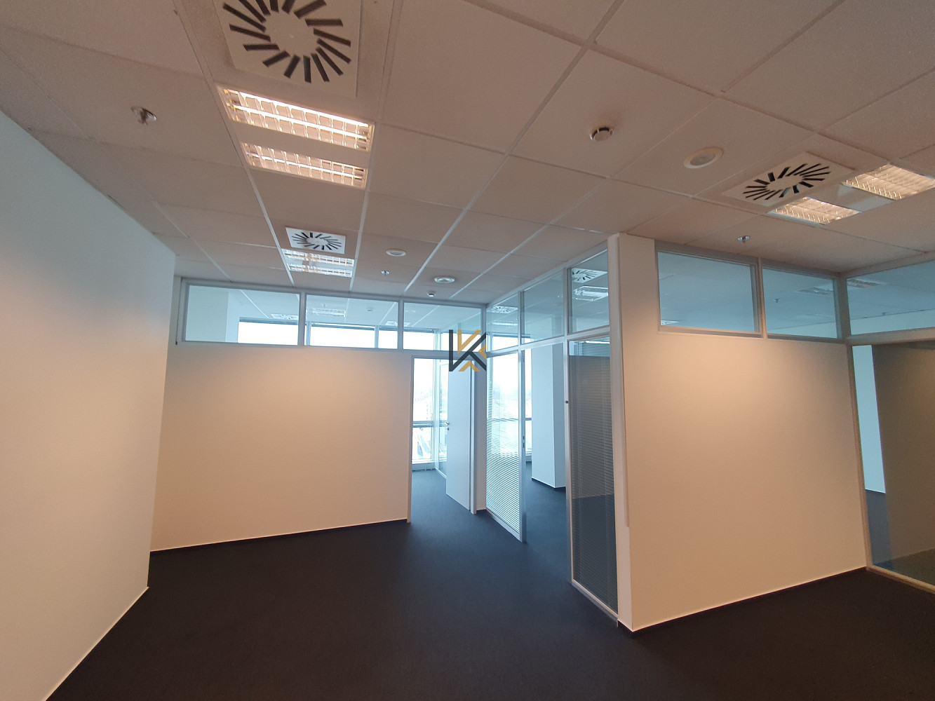 Pronájem kanceláře 28 m² — photo 5
