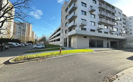 Pronájem krytého parkovacího stání v novostavbě bytového domu, nábřeží Závodu míru, Pardubice - Zelené Předměstí