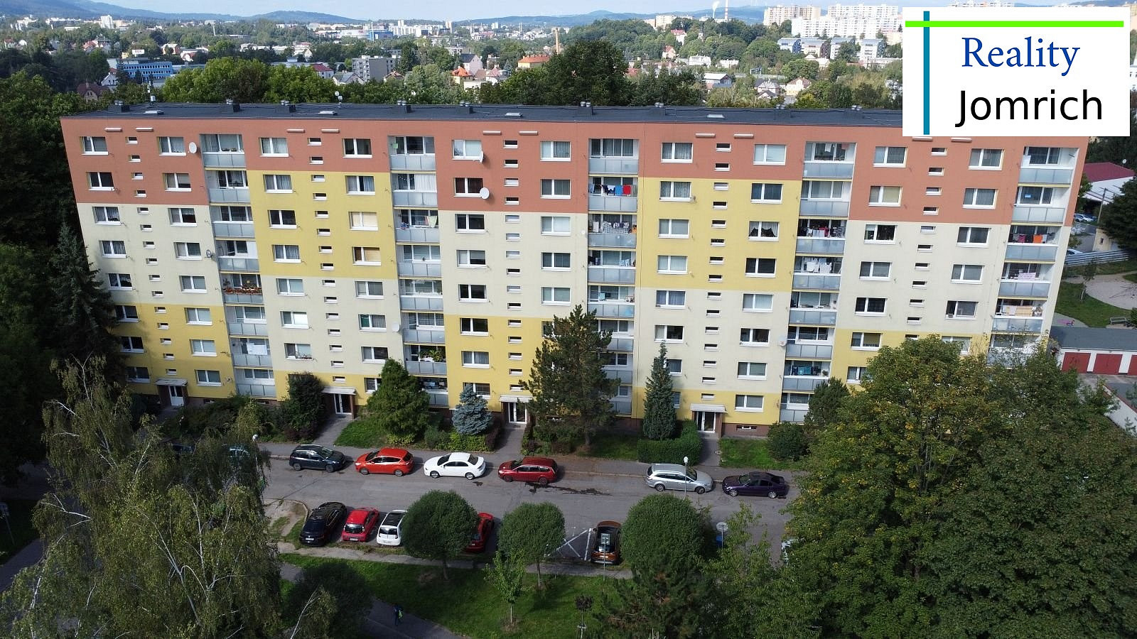 Prodej pěkného bytu 2+kk s novou kuchyní na míru, v Liberci, Vesec, ul. Jeřmanická 490.