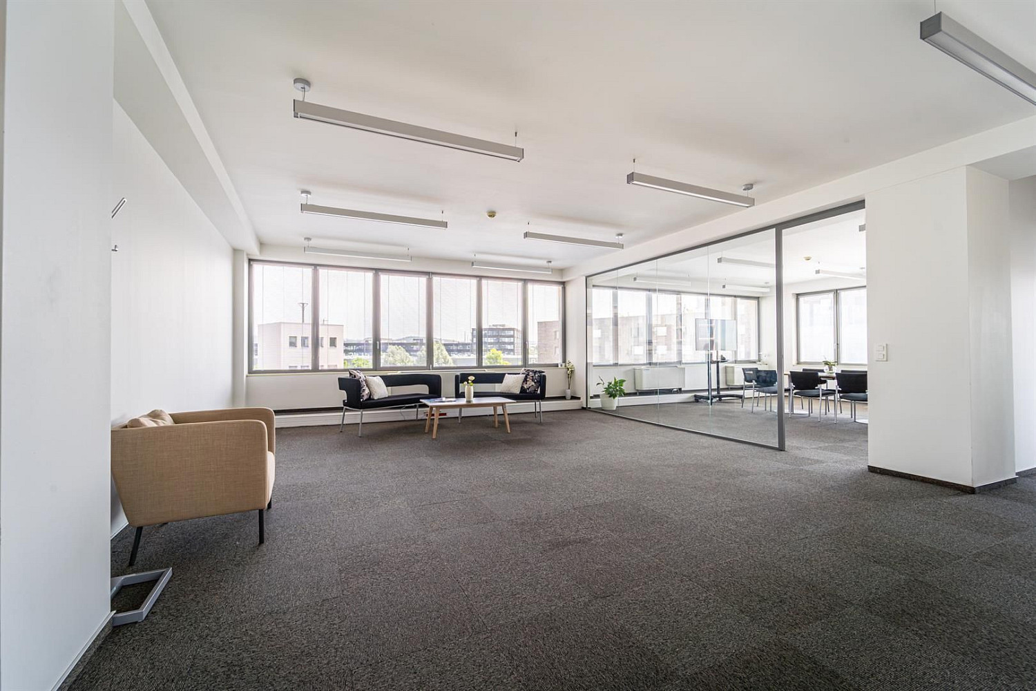 Pronájem kanceláře 397 m² – další