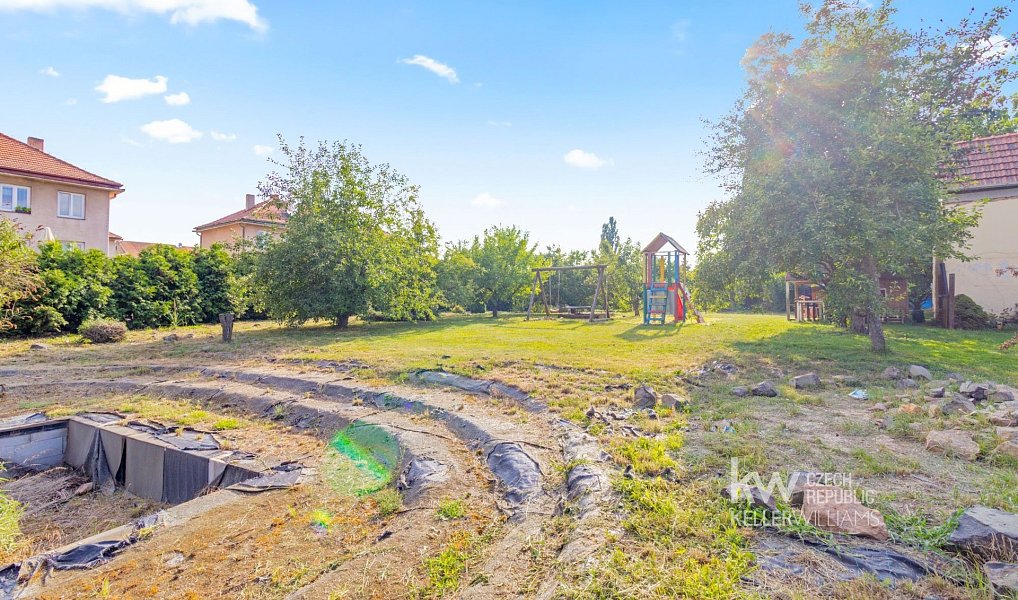Prodej stavebního pozemku 1 485 m², Kněževes – náhled fotky 8