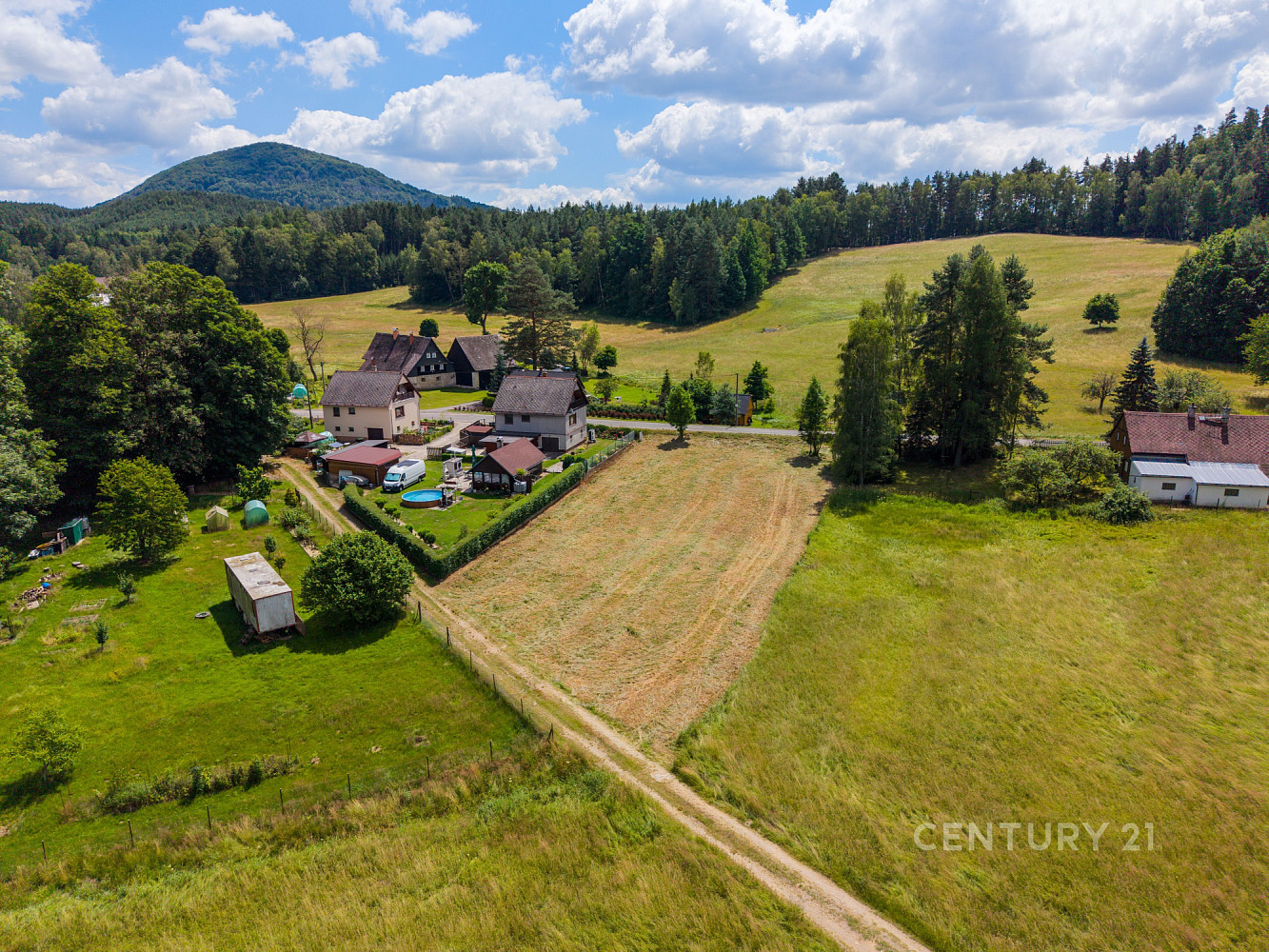Prodej stavebního pozemku 1 943 m² – fotografie 3