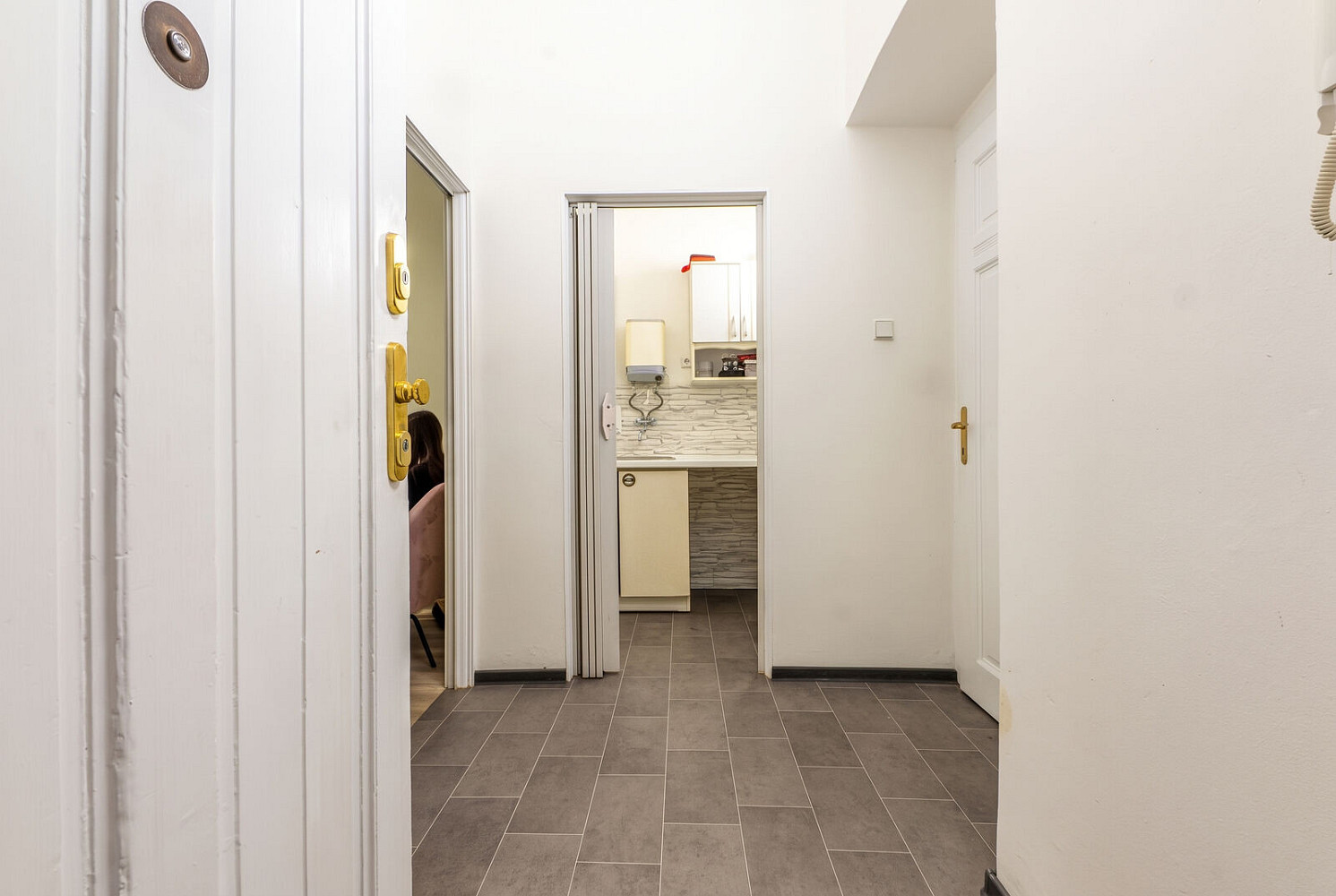 Pronájem obchodních prostor 50 m² – fotografie 4