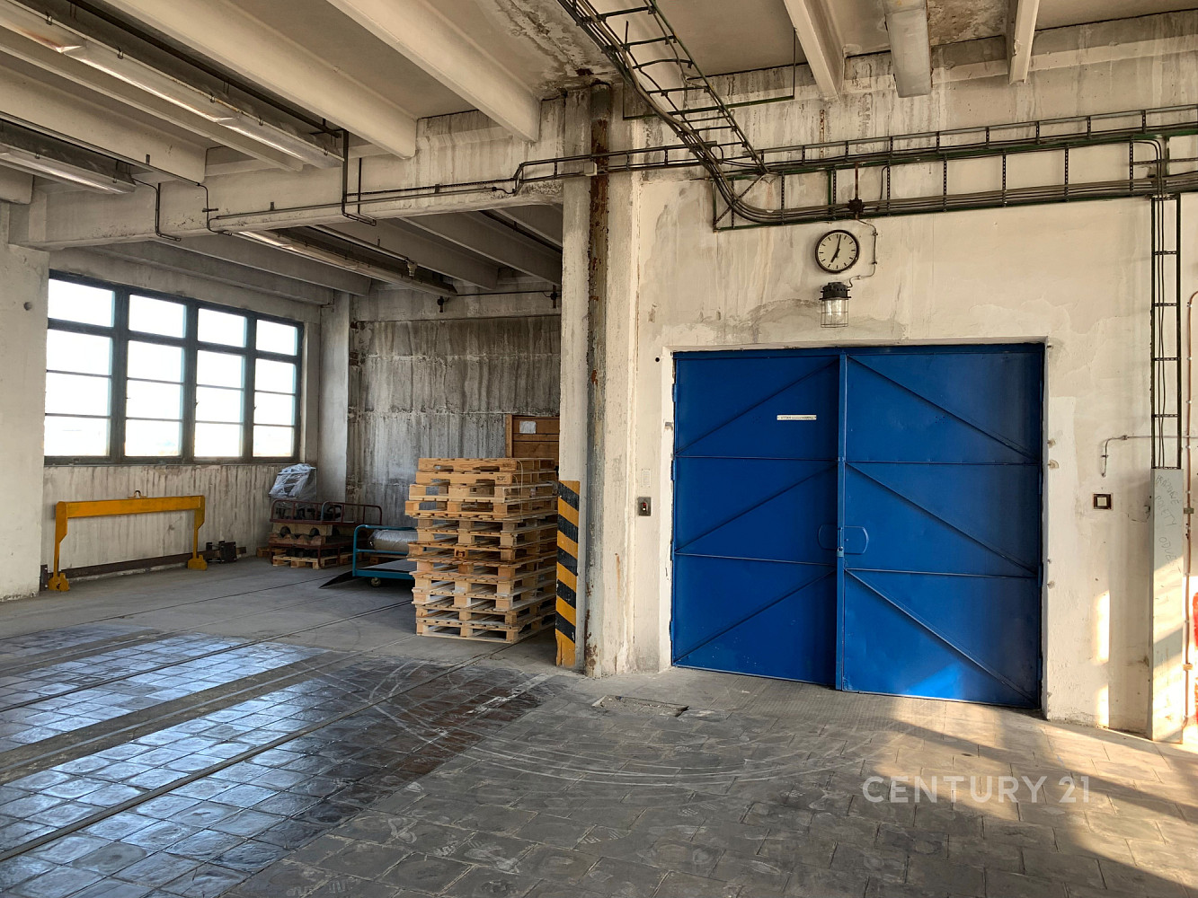 Pronájem skladovacích prostor 1 422 m² – fotografie 3