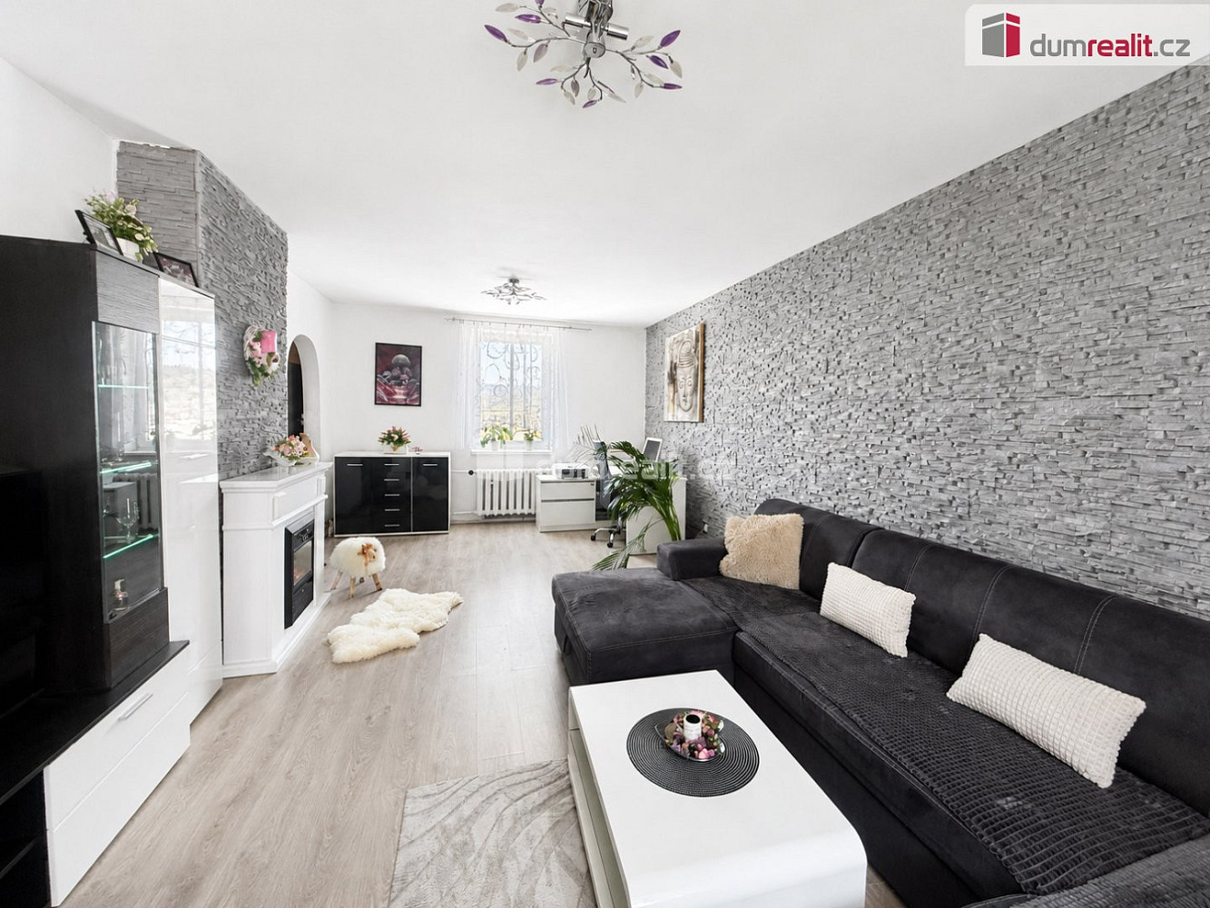 Prodej domu 195 m² s pozemkem 725 m² – fotografie 2