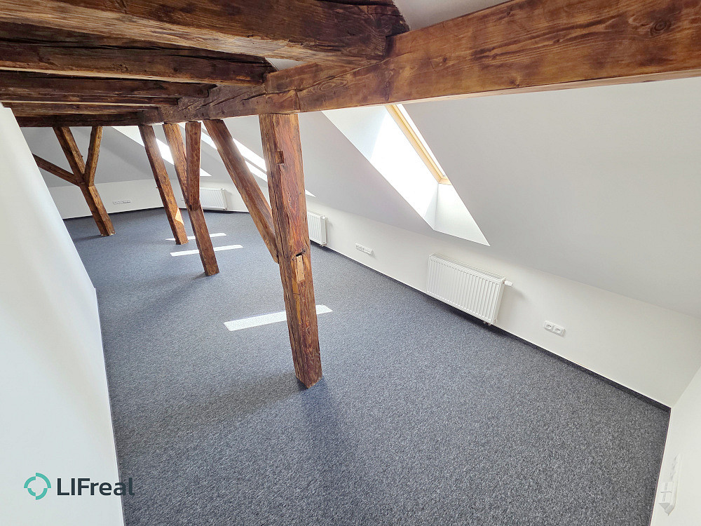Pronájem kanceláře 194 m² - Więcej