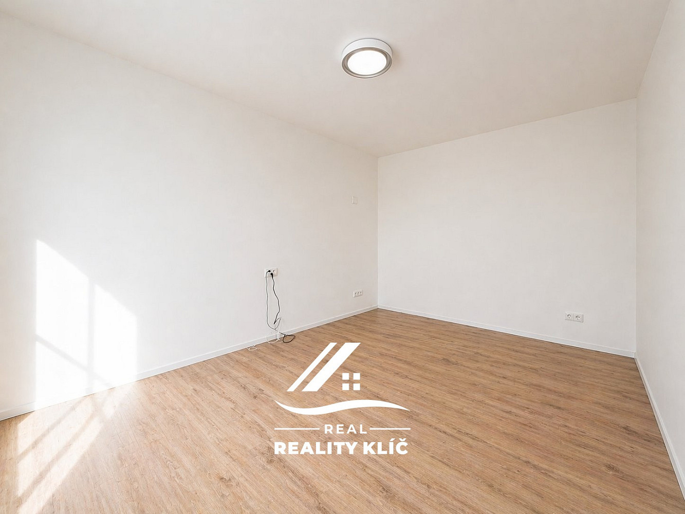Pronájem bytu 1+1 28 m² – fotografie 3