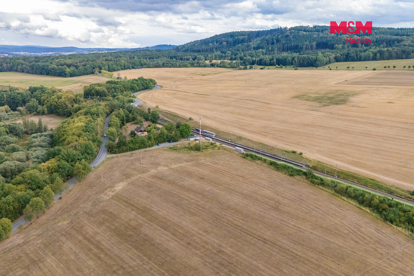 Prodej stavebního pozemku 2 304 m² – fotografie 4