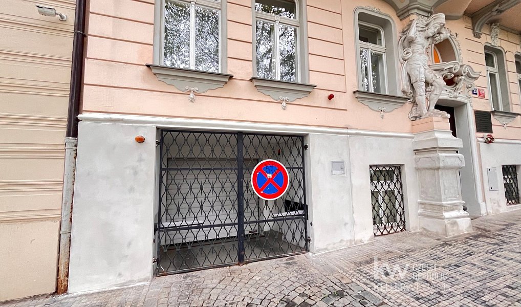 Pronájem garážového stání 11 m2, Praha – náhled fotky 7