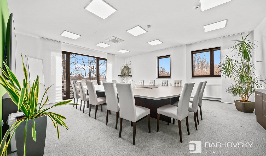 Prodej obchodních prostor 374 m², Pardubice – náhled fotky 32