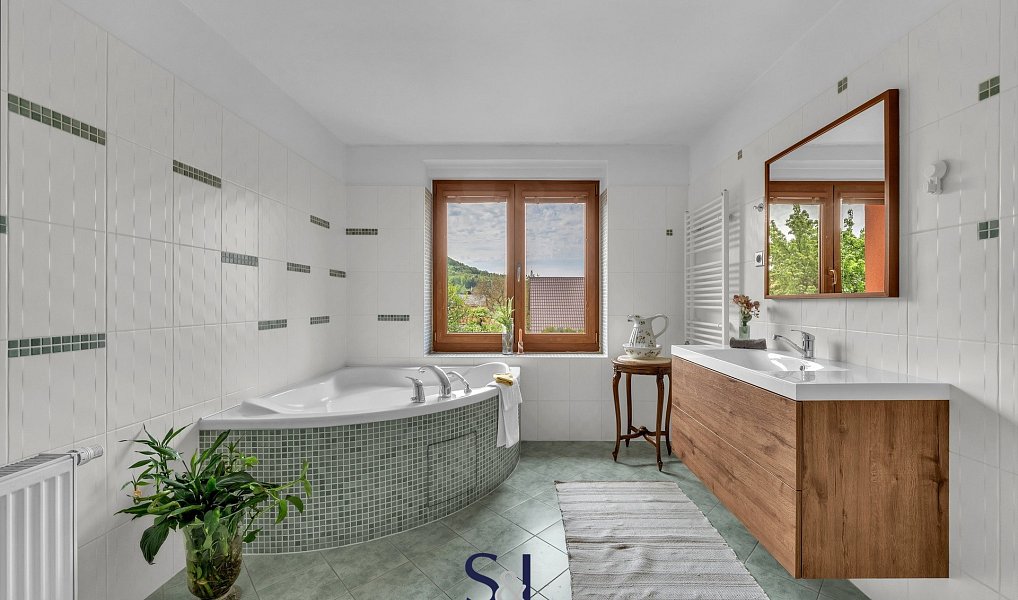 Prodej domu 245 m² s pozemkem 973 m², Nový Bor – náhled fotky 4