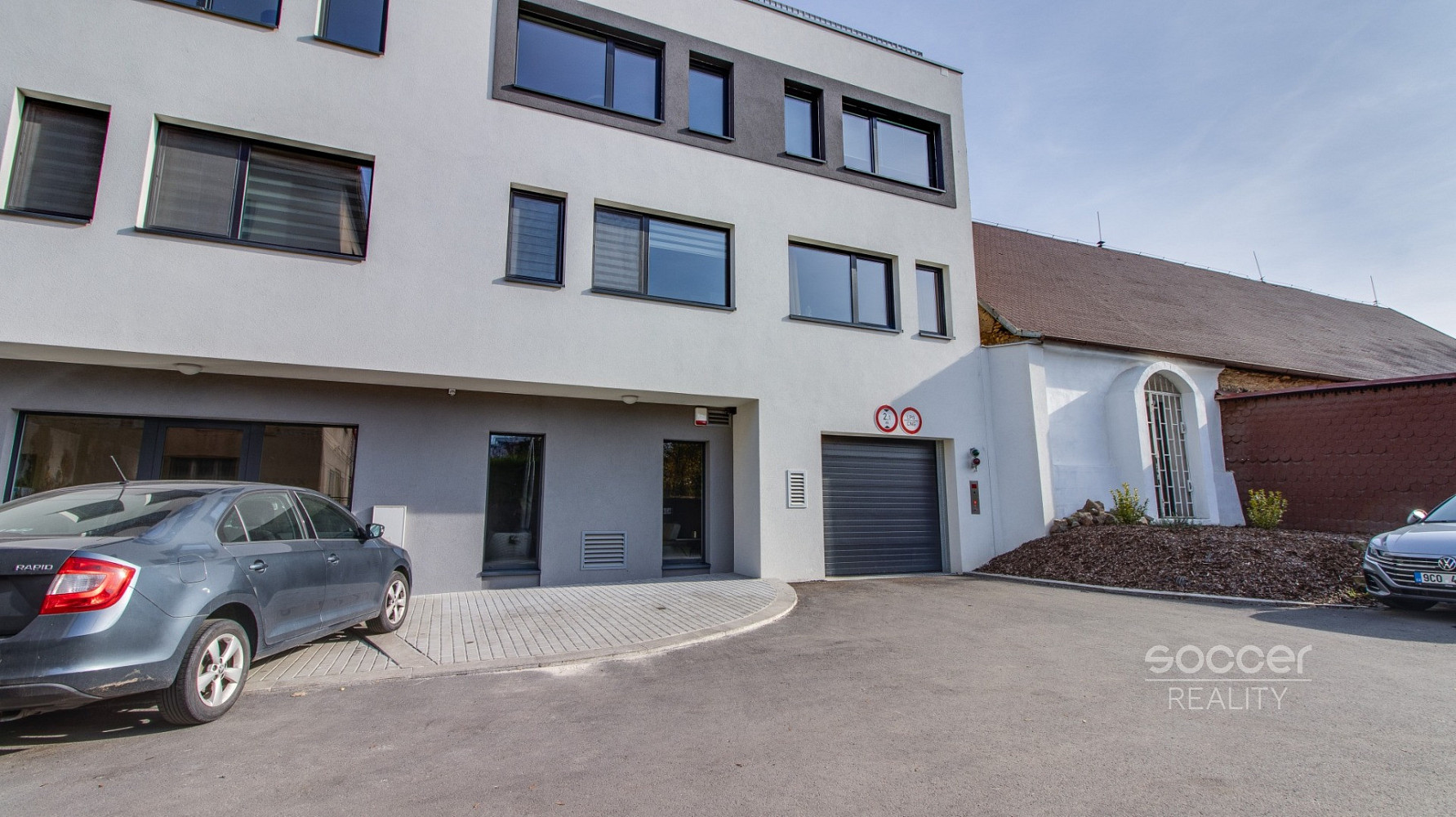 Prodej garážového stání 16 m2, ulice kbelská, praha 14-hloubětín. — photo 3