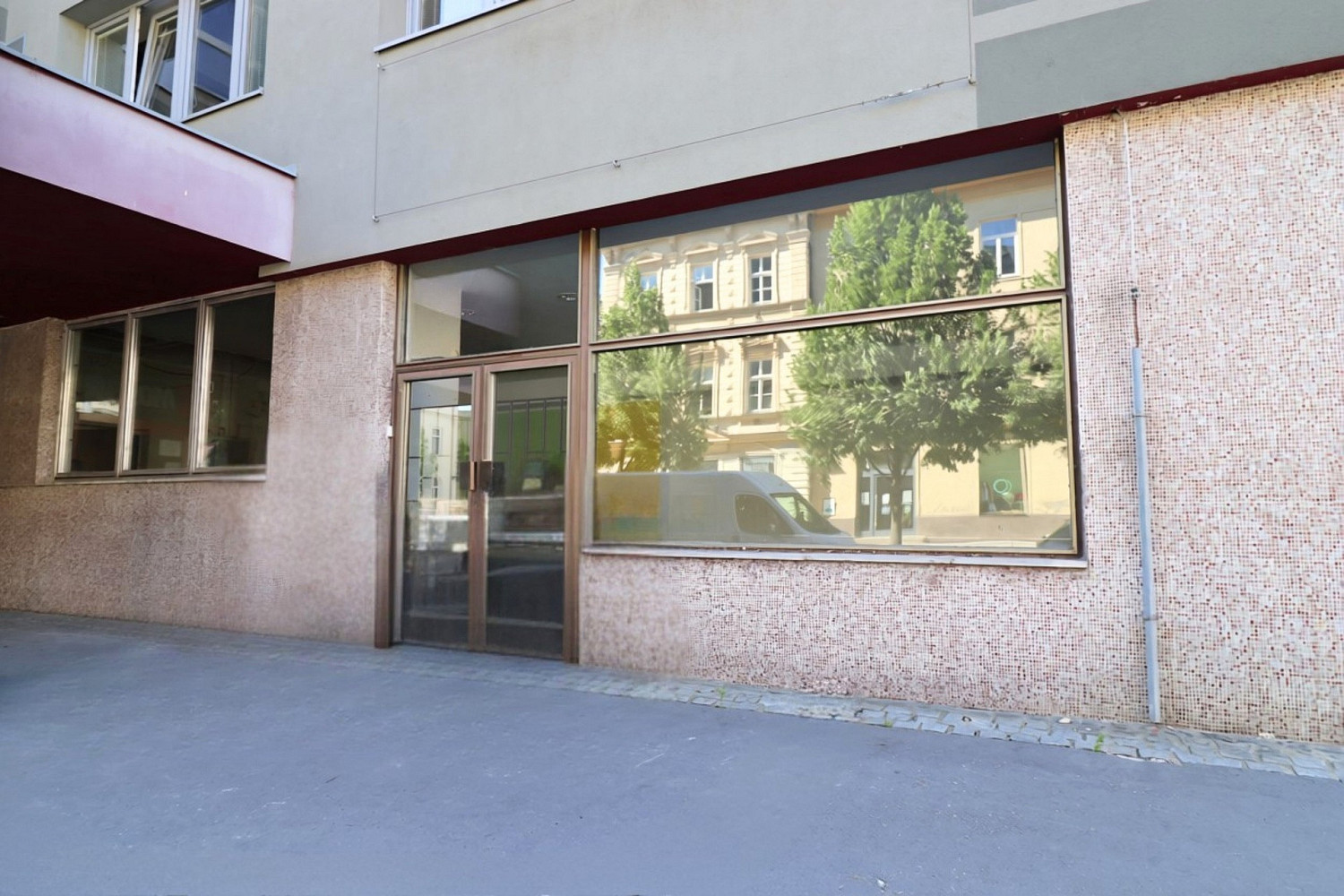 Pronájem obchodních prostor 70 m²