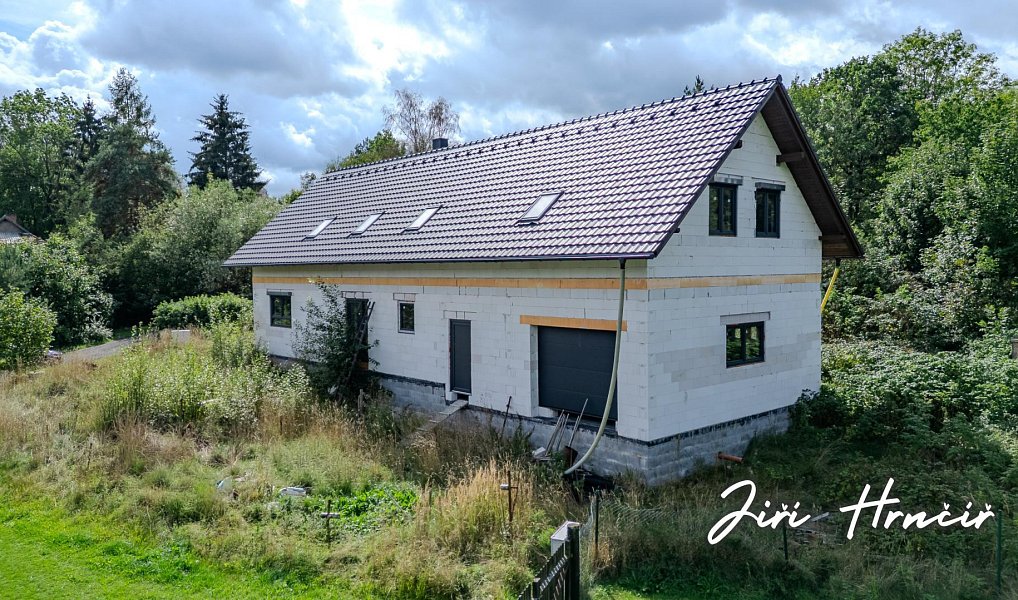 Prodej domu 313 m² s pozemkem 1 052 m², Nové Mitrovice – náhled fotky 2