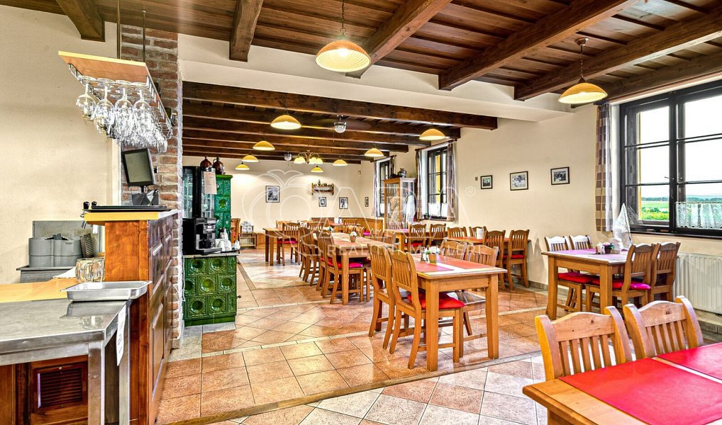 Prodej ubytovacího objektu 1 450 m², Hlohovec – náhled fotky 10