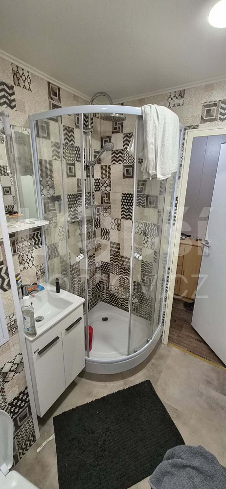 Pronájem bytu 1+kk 28 m² – fotografie 3