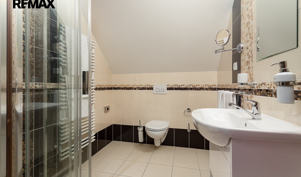 Prodej ubytovacího objektu 470 m², Závada – náhled fotky 21
