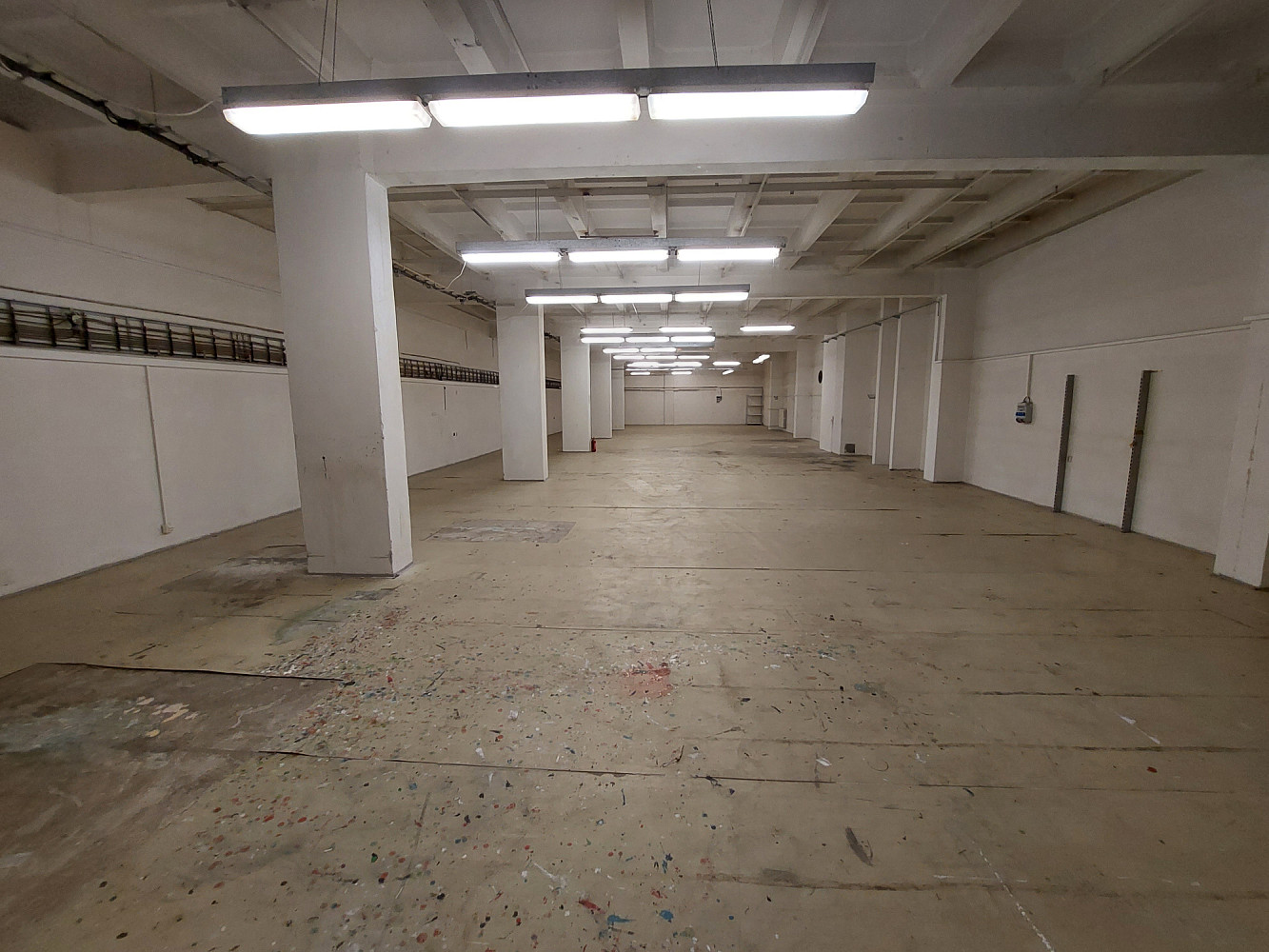 Commercial property, 432 m²