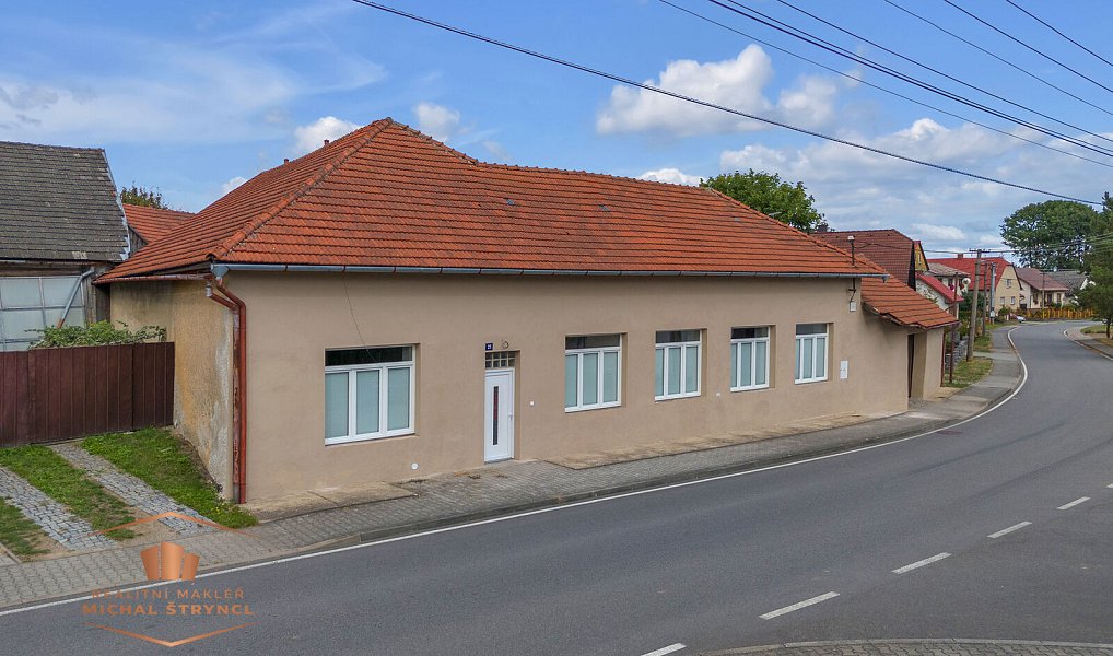 Prodej domu 200 m² s pozemkem 1 044 m², Újezd – fotka 1 z 32