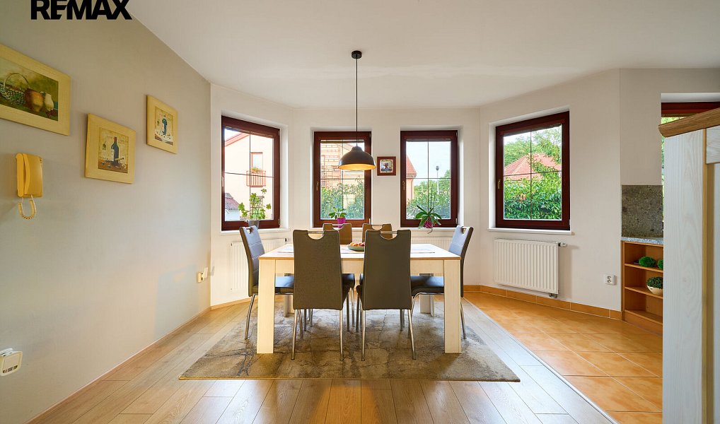 Prodej domu 210 m² s pozemkem 1 003 m², Hradec Králové – náhled fotky 3