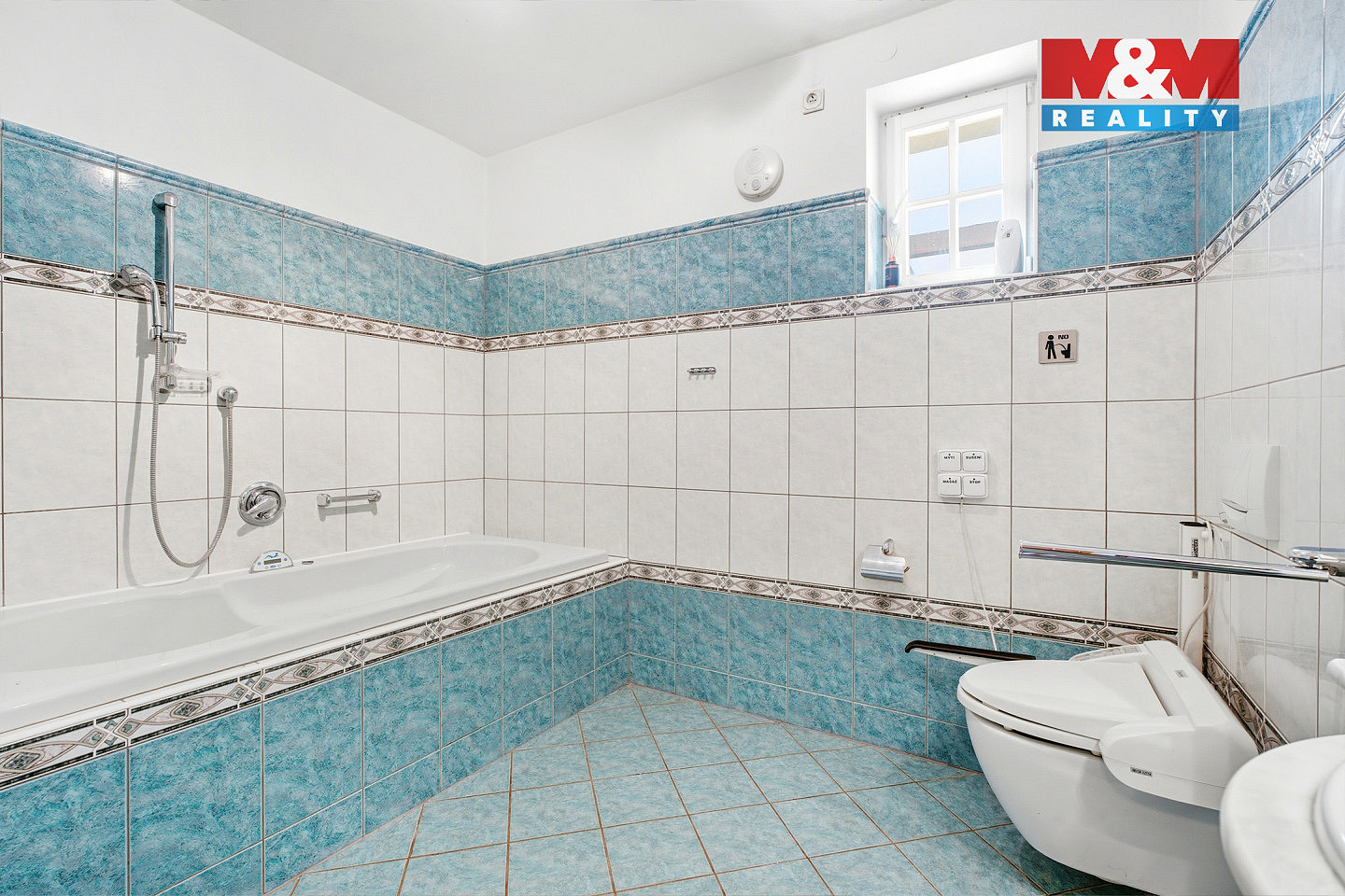 Prodej domu 342 m² s pozemkem 852 m² – pohled 2