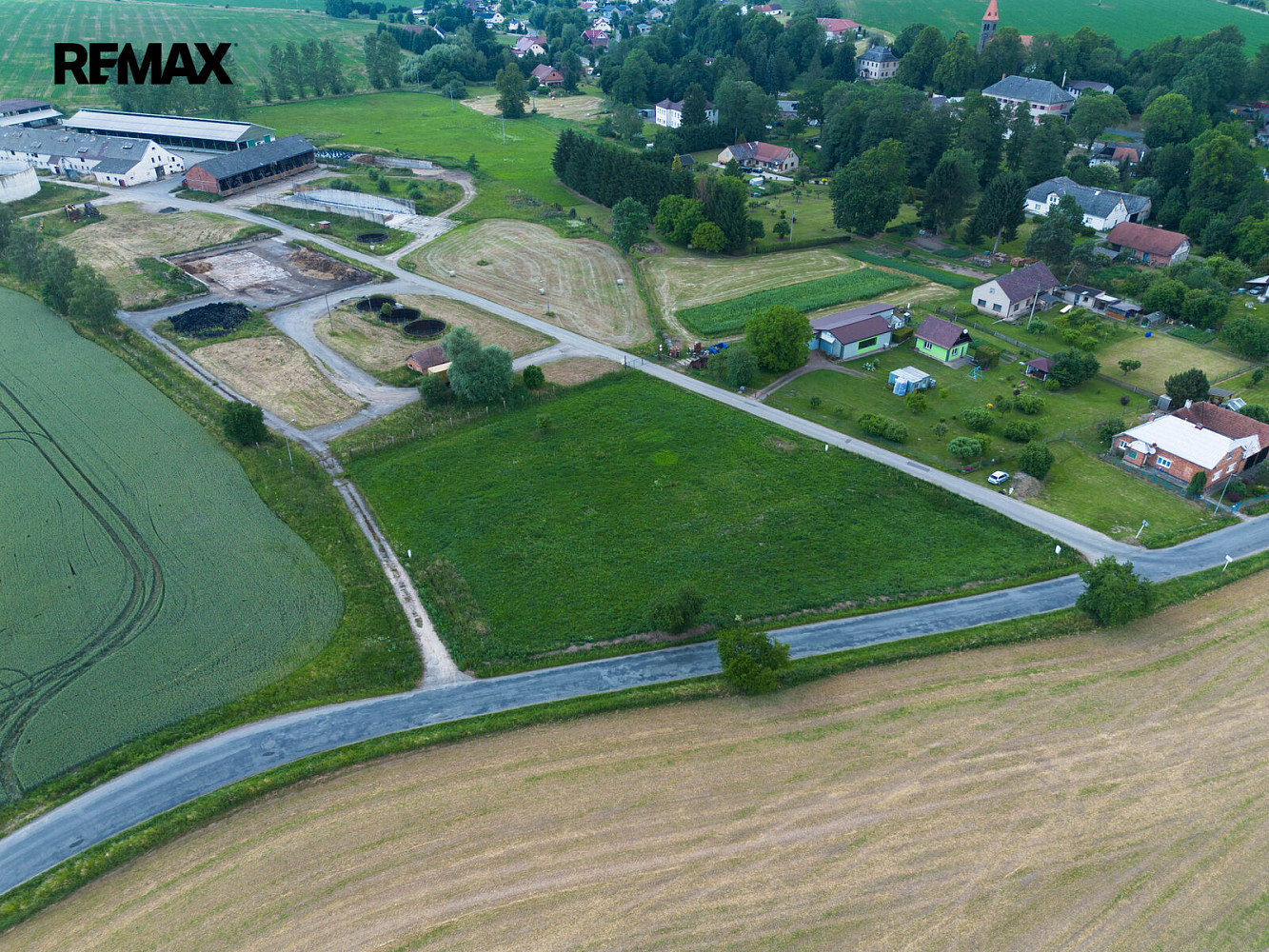 Prodej stavebního pozemku 1 069 m²
